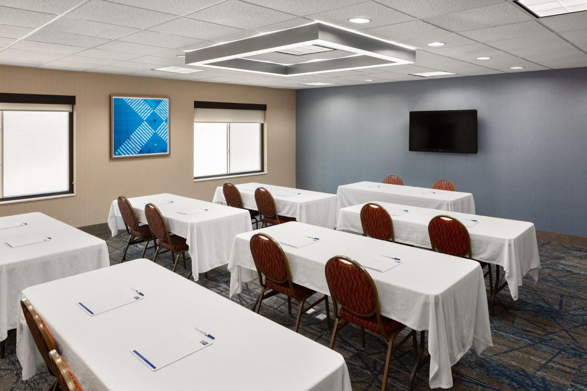 Holiday Inn Express Hotel & Suites Cherry Hills By Ihg Omaha Exterior photo