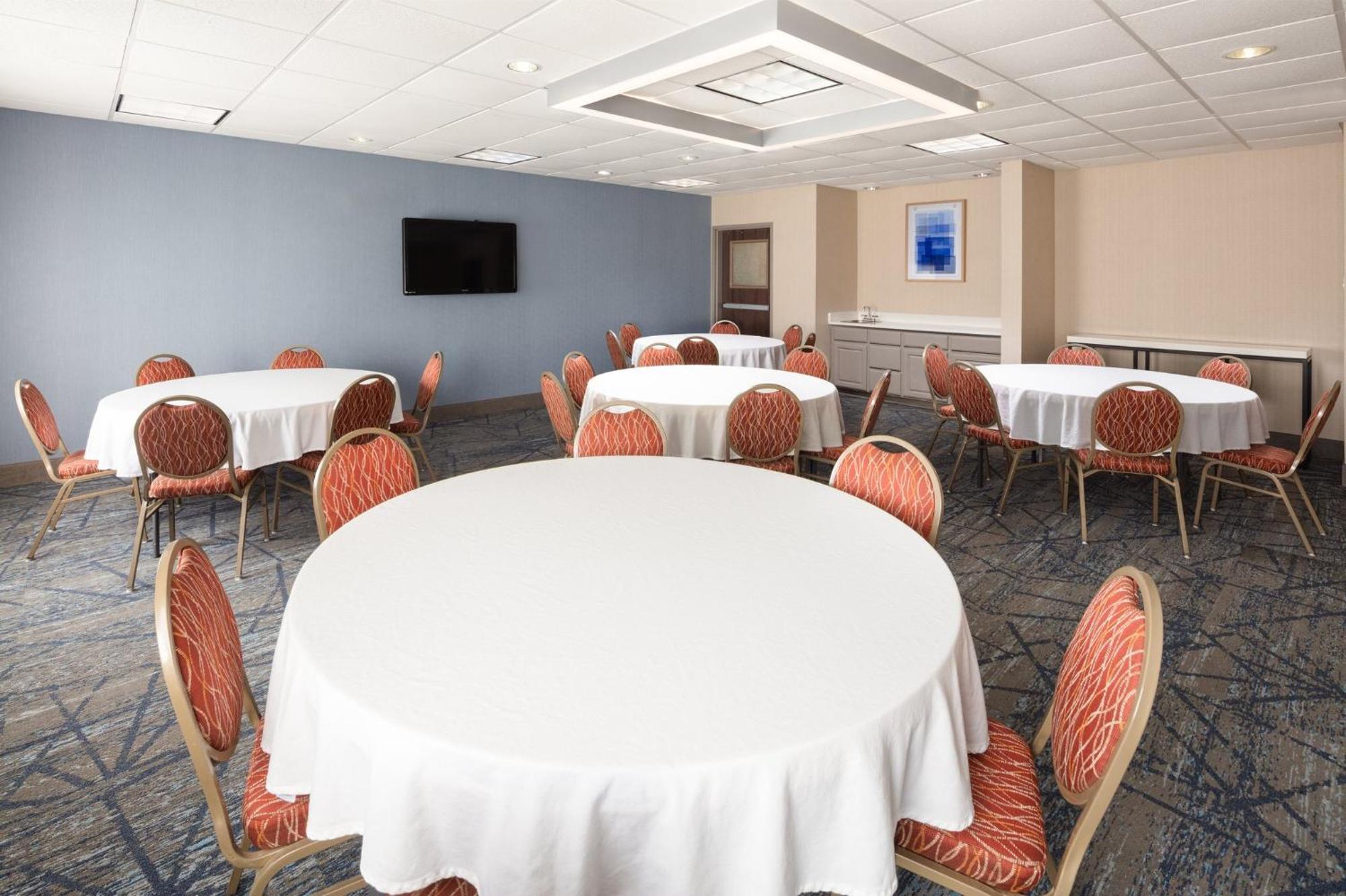 Holiday Inn Express Hotel & Suites Cherry Hills By Ihg Omaha Exterior photo