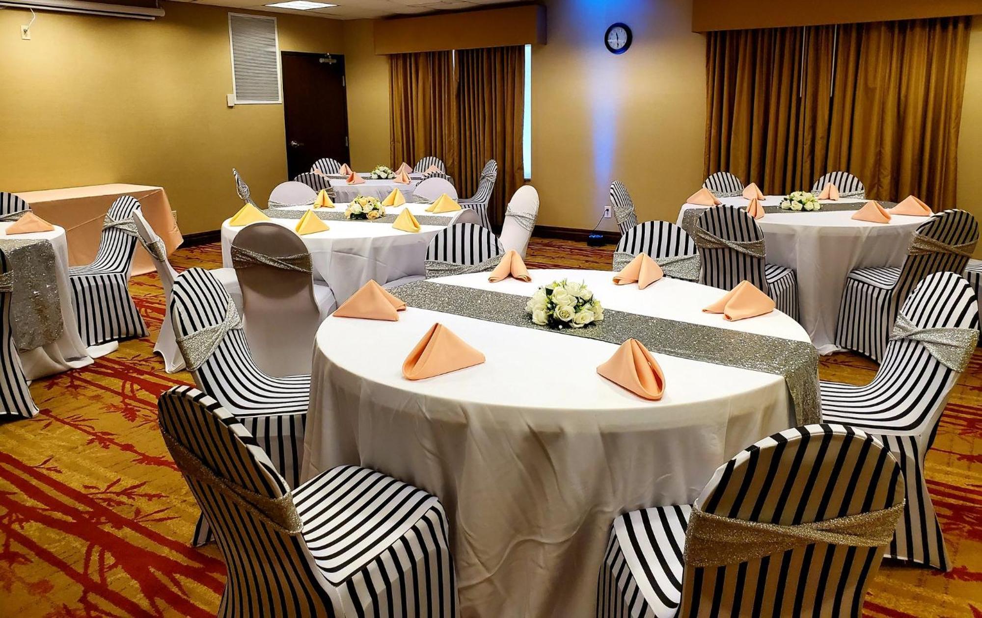Holiday Inn Express Hotel & Suites Cherry Hills By Ihg Omaha Exterior photo