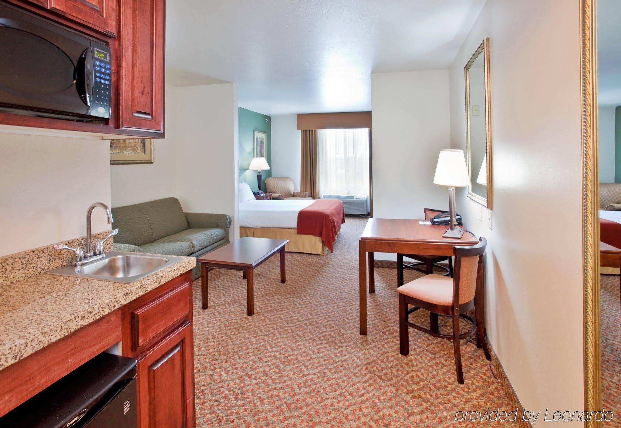 Holiday Inn Express Hotel & Suites Cherry Hills By Ihg Omaha Exterior photo